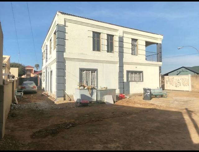 7 BEDROOM HOUSE FOR SALE IN LENASIA SOUTH